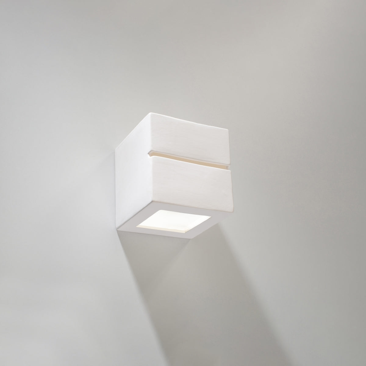 Wandlamp keramiek LEO LINE