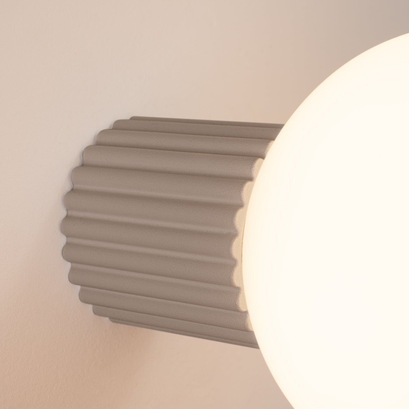 Wandlamp HALO taupe IP44